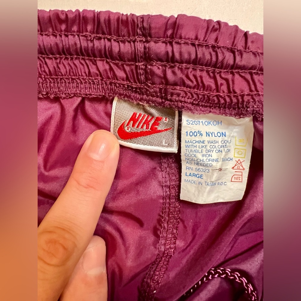 Authentic vintage Nike tracksuit set from the late 80s / early 90s. - Picture 4 of 15